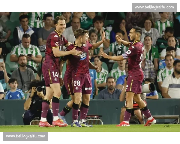 马德里竞技迎战比利亚雷亚尔争夺西甲关键三分战术对决与状态走向解析