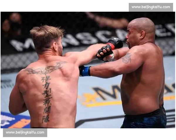 米欧奇对决凯恩回顾巅峰重量级时代的力量与荣耀之战传奇终章经典